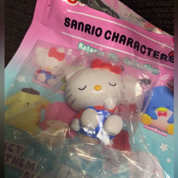 Hello kitty sleeping 🎀 - Picture 2 of 2